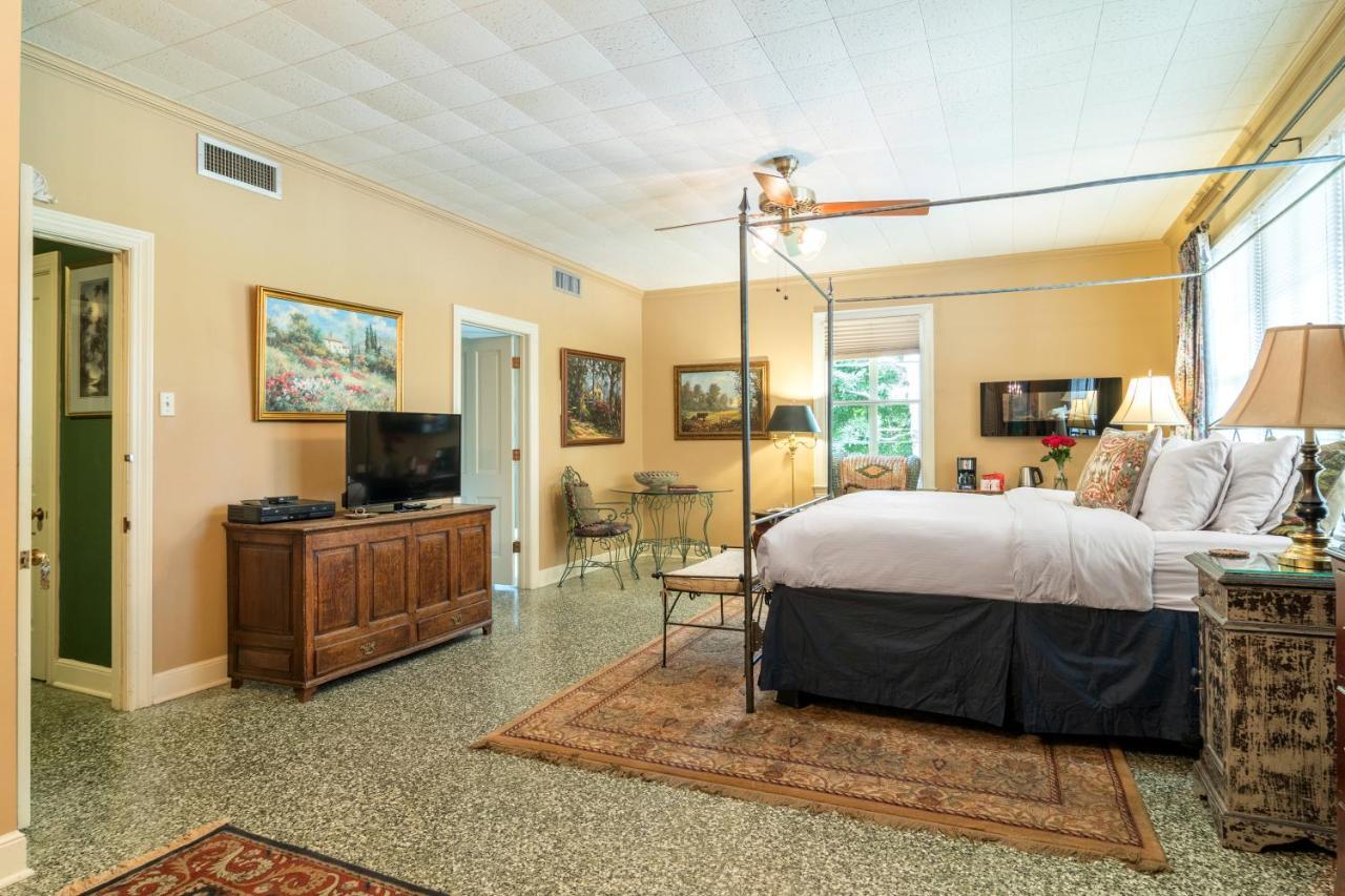 The Stockade Bed And Breakfast บาตันรูช ภายนอก รูปภาพ