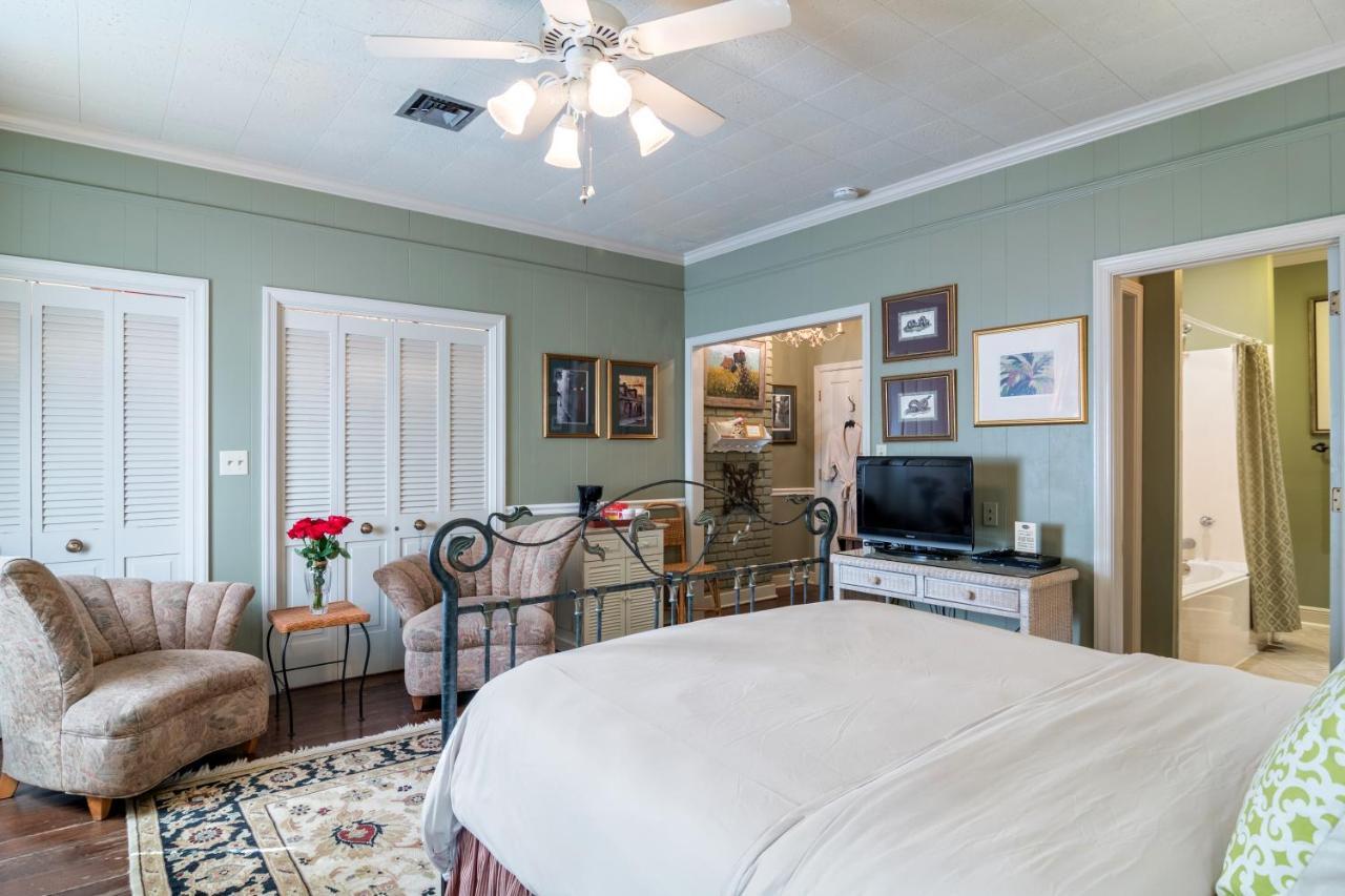 The Stockade Bed And Breakfast บาตันรูช ภายนอก รูปภาพ